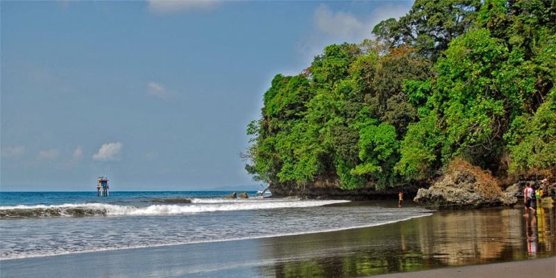 Pantai Batu Karas Pangandaran – Daya Tarik, Aktivitas Liburan, Lokasi & Harga Tiket