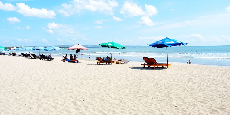 Pantai Kuta Bali – Daya Tarik, Aktivitas Liburan, Lokasi & Harga Tiket