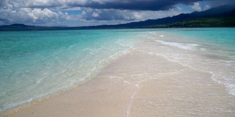 10 Pantai Terindah di Maluku yang Wajib Dikunjungi