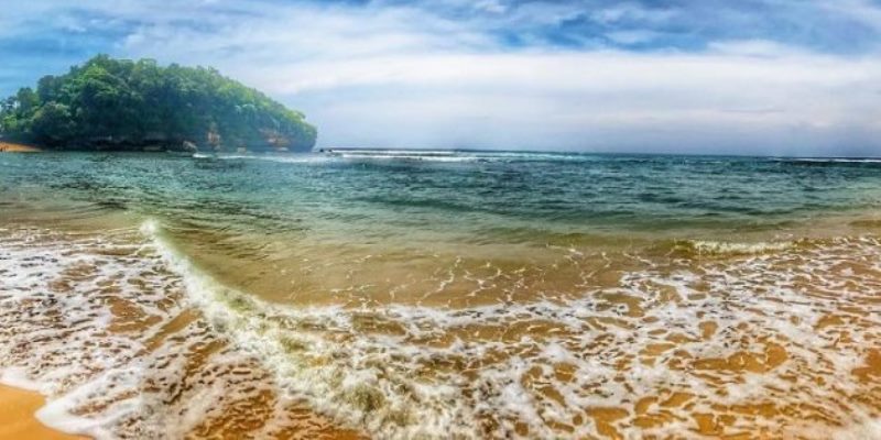 Pantai Ngliyep Malang – Daya Tarik, Aktivitas Liburan, Lokasi & Harga Tiket