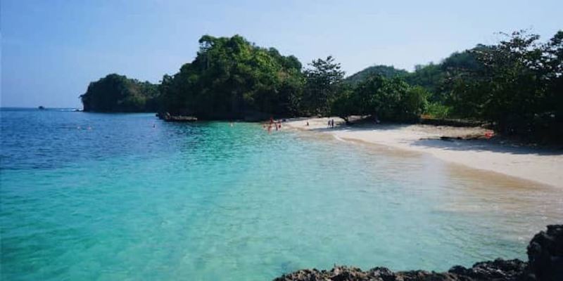 Pantai Tiga Warna Malang – Daya Tarik, Aktivitas Liburan, Lokasi & Harga Tiket