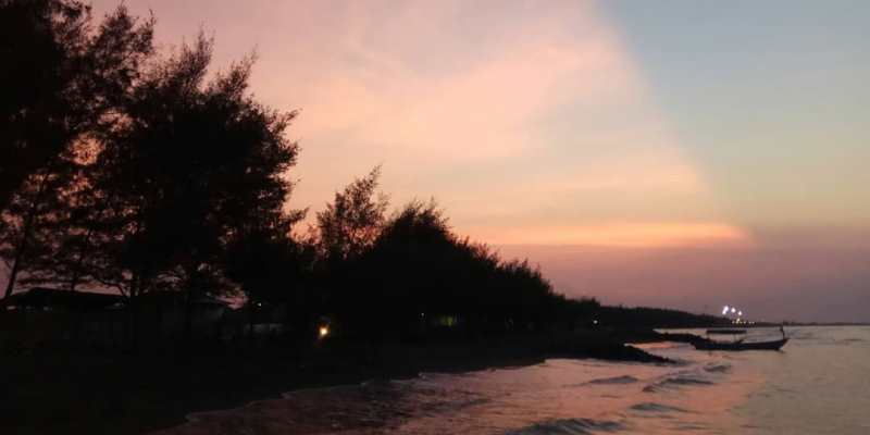 Fasilitas Pantai Pulau Kodok Tegal