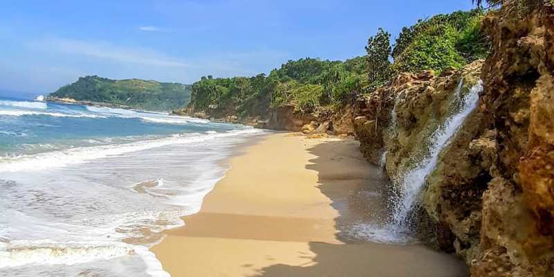 Pantai Pacar Tulungagung – Daya Tarik, Aktivitas Liburan, Lokasi & Harga Tiket