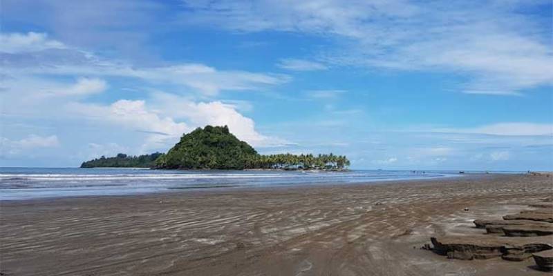 Pantai Air Manis Padang – Daya Tarik, Aktivitas Liburan, Lokasi & Harga Tiket