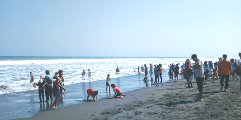 Aktivitas di Pantai Bocor