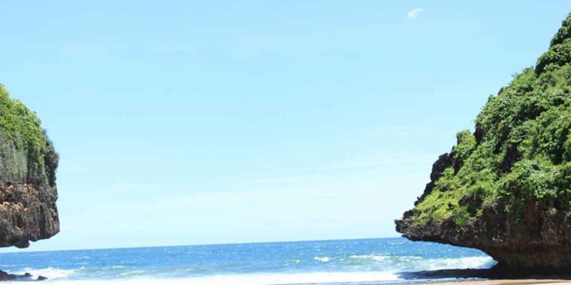 Pantai Greweng Gunung Kidul, Wisata Pantai Dengan Gua Eksotis
