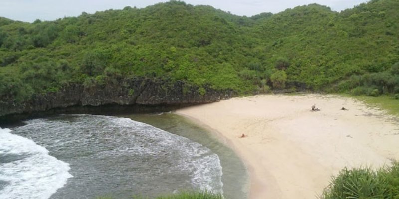 Pantai Sedahan Gunung Kidul, Pantai Eksotis yang Diapit Bukit Karang