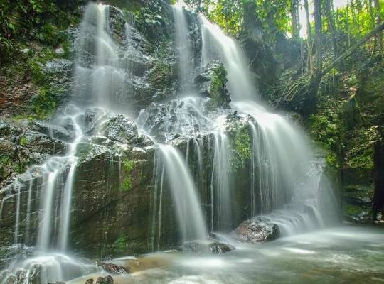 Air Terjun Guruh Gemurai, Air Terjun Indah dengan View Alam Memukau di Riau