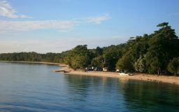 Pantai Liang, Pesona Pantai Pasir Putih Eksotis Nan Indah di Maluku