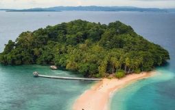 Pulau Matan, Pulau Cantik dengan Panorama Alam yang Memukau di Raja Ampat