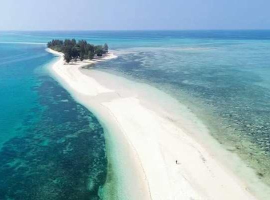 Pulau Dodola, Destinasi Wisata Bahari Eksotis Nan Menawan di Morotai