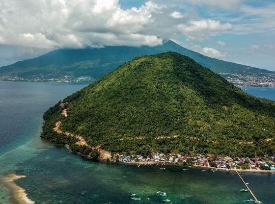 Pulau Maitara, Pulau Cantik dengan Keindahan Alamnya yang Memesona di Maluku