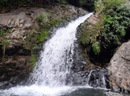 10 Air Terjun di Padang yang Populer & Terindah