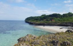 Pantai Pusahelu, Pantai Eksotis dengan Keindahan Bawah Lautnya di Bulukumba