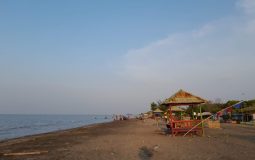 Pantai Sedari Karawang, Menikmati Keindahan Pantai Sembari Kulineran