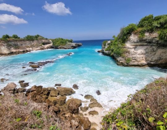 Nusa Ceningan Bali – Daya Tarik, Aktivitas Liburan, Lokasi & Biaya Wisata