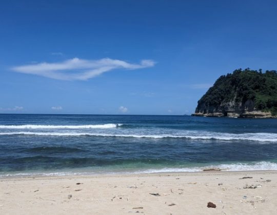 Pantai Ngalur Tulungagung – Daya Tarik, Aktivitas Liburan, Lokasi & Harga Tiket
