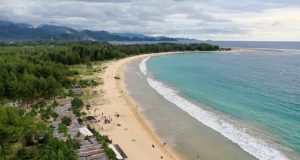 Pantai Lampuuk Aceh Besar – Daya Tarik, Aktivitas Liburan, Lokasi & Harga Tiket