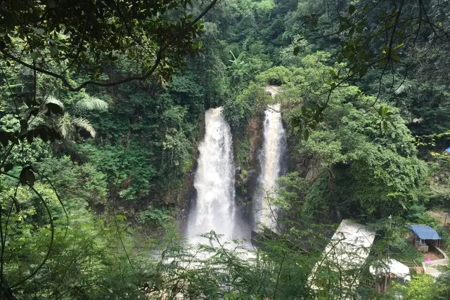 Daya Tarik Curug Cinulang