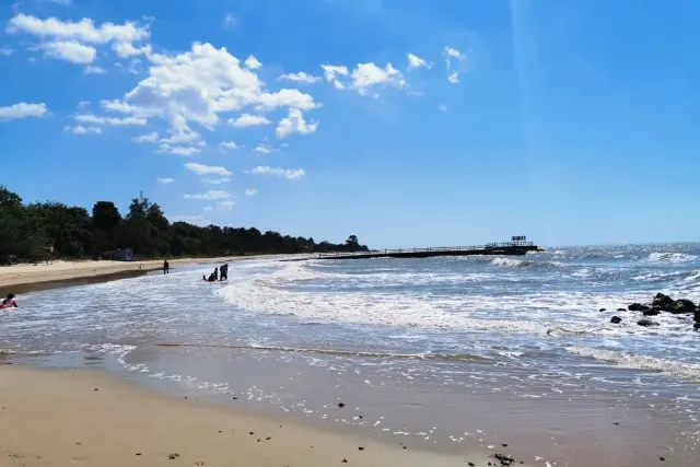 Fasilitas Pantai Lon Malang